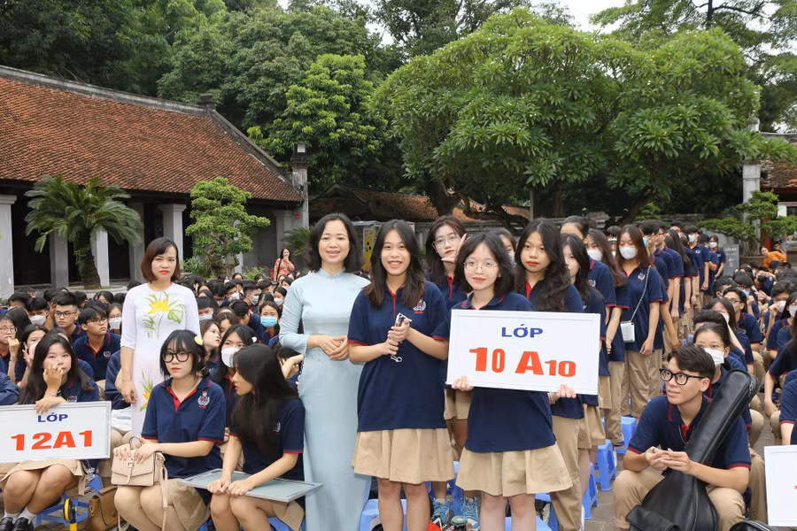 Năm học 2022-2023, Trường THPT Văn Hiến tuyển sinh gần 500 học sinh vào lớp 10.