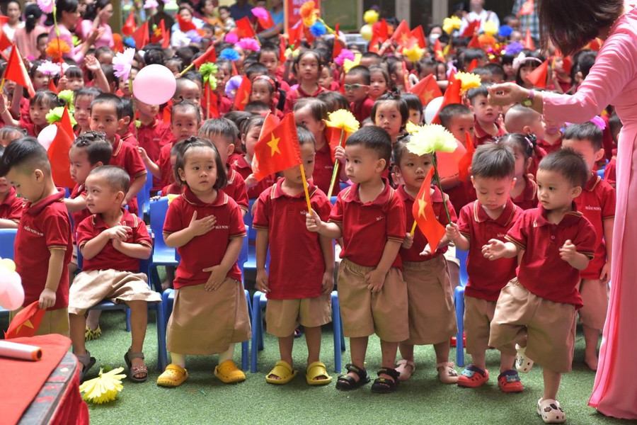 Công tác tổ chức lễ khai giảng chỉ diễn ra không đầy 1 tiếng nhưng vẫn đảm bảo cho các em vui vẻ, hào hứng.