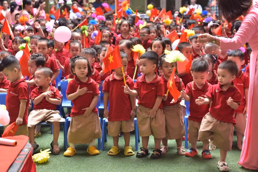 Công tác tổ chức lễ khai giảng chỉ diễn ra không đầy 1 tiếng nhưng vẫn đảm bảo cho các em vui vẻ, hào hứng.