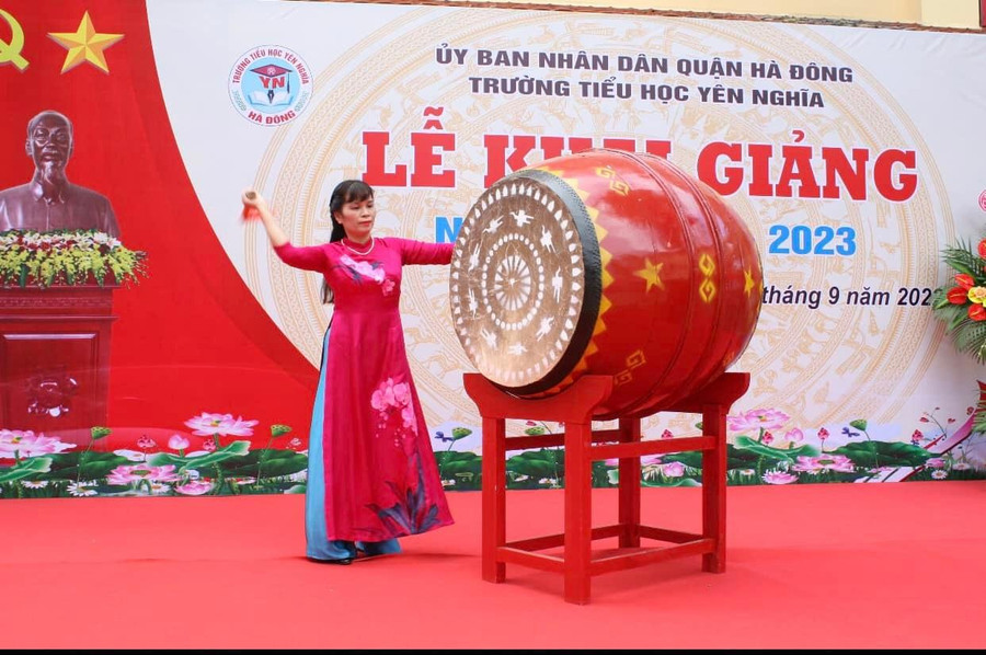 Lễ khai giảng tưng bừng và nô nức cũng là không khí chung tại Trường Tiểu học Yên Nghĩa (Hà Đông, Hà Nội).