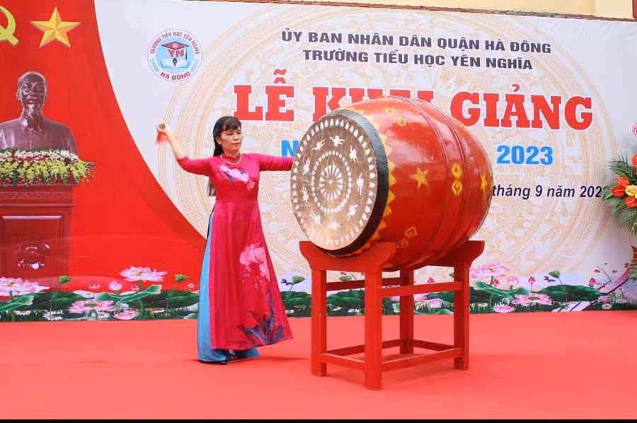 Lễ khai giảng tưng bừng và nô nức cũng là không khí chung tại Trường Tiểu học Yên Nghĩa (Hà Đông, Hà Nội).