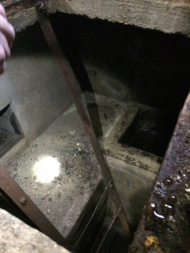Thấy cánh cửa lạ trong phòng ăn, người đàn ông mở ra và không thể tin vào điều này - Ảnh 4. Thấy cánh cửa lạ trong phòng ăn, người đàn ông mở ra và không thể tin vào điều này - Ảnh 4.