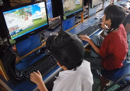 Khi trẻ có nhận thức đúng đắn về những nguy hại của game online, thì chúng sẽ tránh xa được loại hình giải trí này. Ảnh: T.L