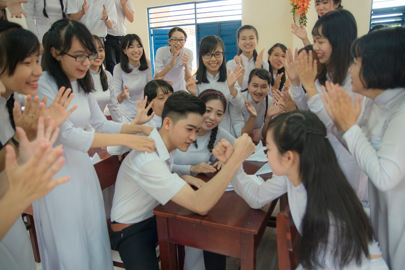 Ảnh kỷ yếu “siêu quậy” của teen An Phú, An Giang ảnh 2 Ảnh kỷ yếu “siêu quậy” của teen An Phú, An Giang ảnh 2