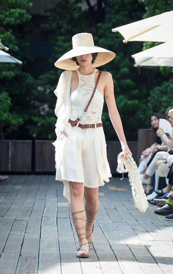 Nhà thiết kế Việt chuộng mốt tổ chức show diễn ngoài trời ảnh 1 nha-thiet-ke-viet-chuong-mot-to-chuc-show-dien-ngoai-troi