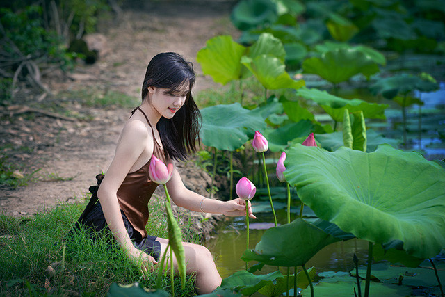 Trang hiện đang là sinh viên năm thứ 2 khoa Quản trị dịch vụ du lịch lữ hành trường Đại học Thăng Long, Hà Nội.