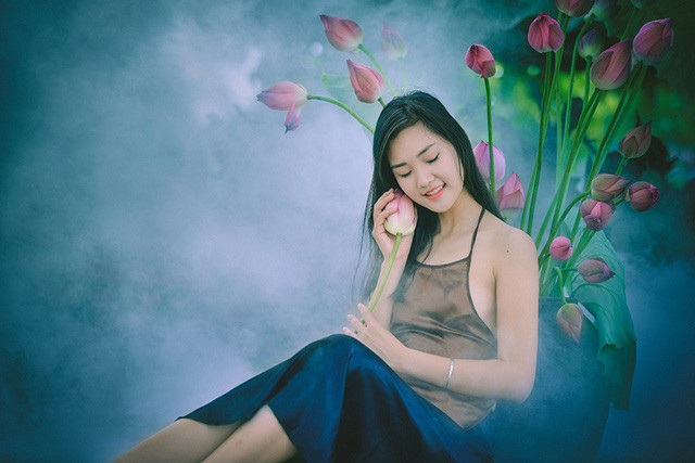 Trang thích chụp các bộ ảnh khi mặc các trang phục truyền thống, đặc biệt là rất thích áo dài.