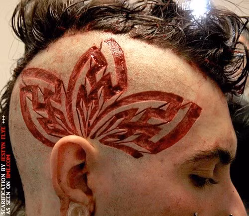 Rợn người kiểu xăm “đục da khoét thịt” của giới trẻ 