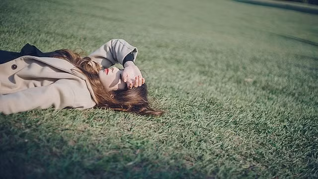 Sau khi chia tay, bạn sẽ cảm thấy buồn, đau khổ tột cùng, nhưng thời gian có thể chữa lành tất cả. (Ảnh minh họa. Nguồn: GDTĐ).