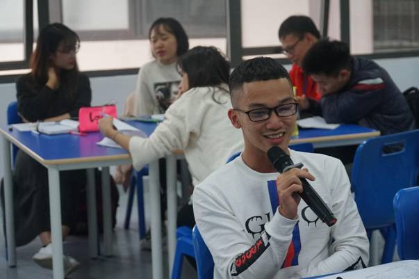 Nhiều ý kiến được đưa ra từ các bạn sinh viên sau phiên thảo luận.