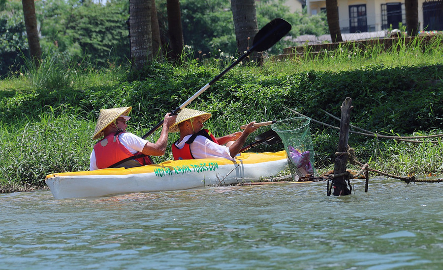Tour nhặt rác được du khách nước ngoài ưa chuộng Tour nhặt rác được du khách nước ngoài ưa chuộng