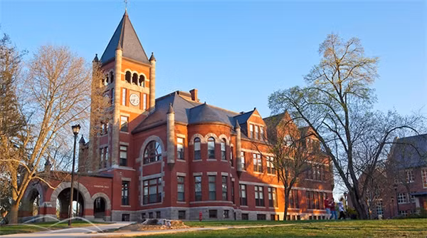 Ngưỡng mộ người thủ thư để lại 4 triệu đô cho trường khi qua đời