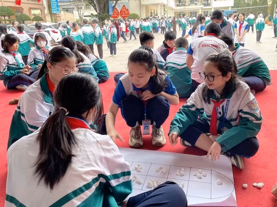 Trường học hạnh phúc nơi gắn kết sẻ chia yêu thương.