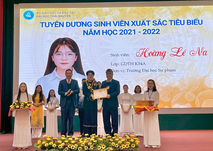 90 sinh viên Đại học Thái Nguyên được biểu dương tại chương trình.