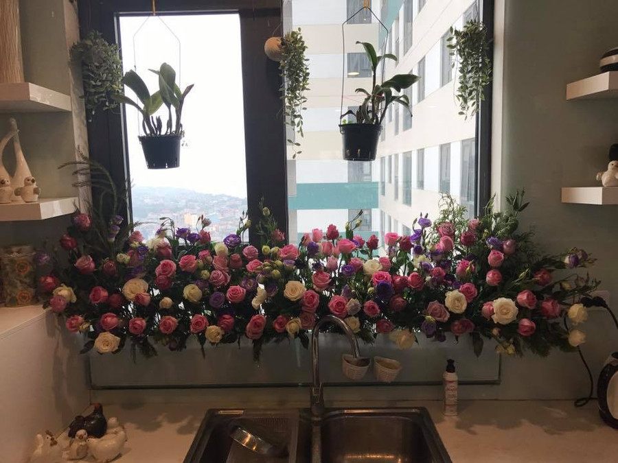 "Vườn hoa" độc đáo trên cửa sổ nhà bếp của bà mẹ khéo tay Hà Thành hình ảnh 9 "vuon hoa" doc dao tren cua so nha bep cua ba me kheo tay ha thanh hinh anh 9