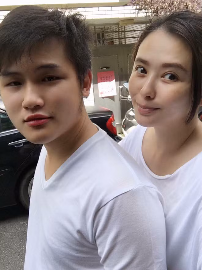 Cuộc sống của sao nữ U50 kết hôn với tài xế Uber kém 15 tuổi: Khổ sở vì lấy chồng trẻ-7