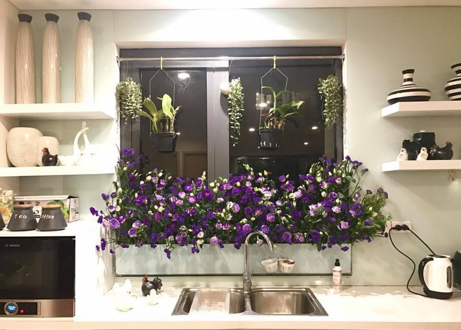 "Vườn hoa" độc đáo trên cửa sổ nhà bếp của bà mẹ khéo tay Hà Thành hình ảnh 10 "vuon hoa" doc dao tren cua so nha bep cua ba me kheo tay ha thanh hinh anh 10