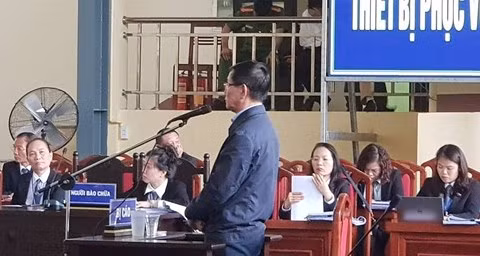 Bị cáo Phan Văn Vĩnh trả lời HĐXX.