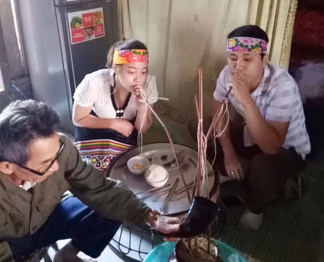 Cuối năm 2017, họ về chung một nhà bằng đám cưới theo phong tục của đồng bào Thái.