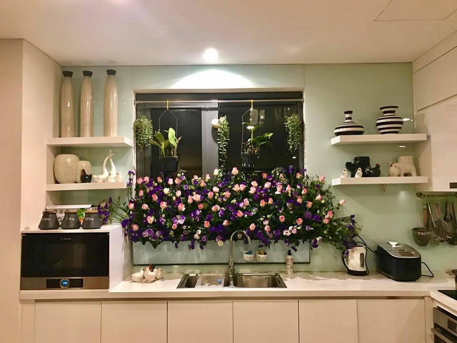 "Vườn hoa" độc đáo trên cửa sổ nhà bếp của bà mẹ khéo tay Hà Thành hình ảnh 4 "vuon hoa" doc dao tren cua so nha bep cua ba me kheo tay ha thanh hinh anh 4