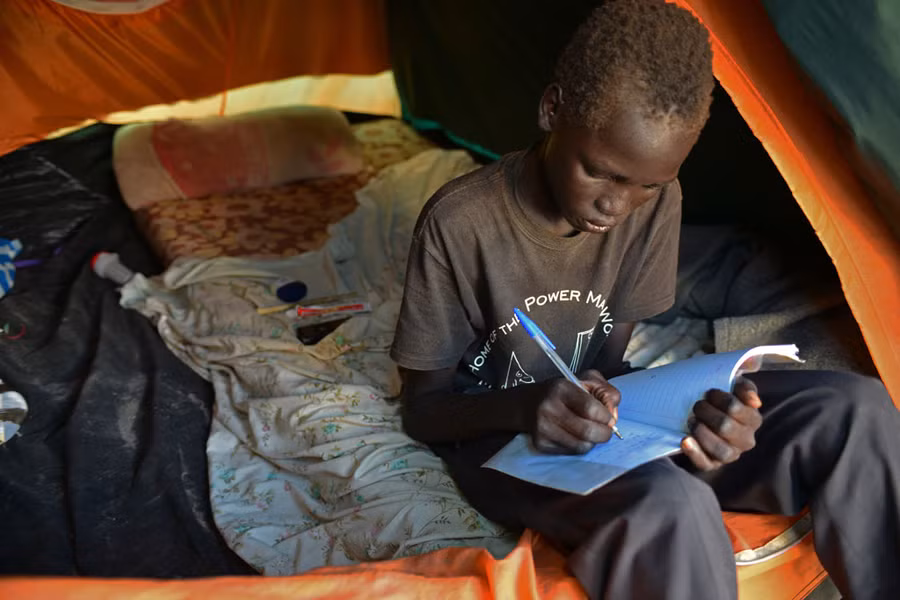 Trẻ em trong các khu vực xung đột đang rất cần hỗ trợ GD (Ảnh: UNICEF)