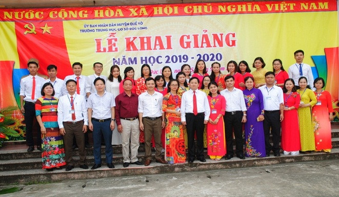 Ông Hoàng Minh Xuyên – Phó Bí thư, Chủ tịch UBND huyện Quế Võ về dự Khai giảng năm học 2019-2020 tại Trường THCS Đức Long.
