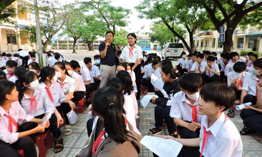 Trường đẩy mạnh công tác hướng nghiệp cho học sinh.