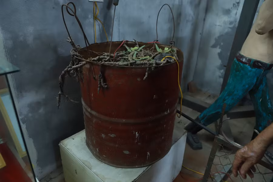 Chiếc thùng phuy nhỏ đựng rác - đồ được tù nhân Phú Quốc sử dụng để vượt ngục.