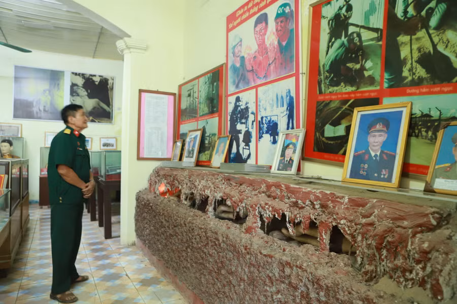 Mô hình mô phỏng lại cảnh tù nhân đào hầm vượt ngục nhà tù Phú Quốc.