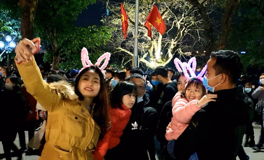 Hoặc tranh thủ ghi lại những giây phút không thể nào quên trước thềm chuyển giao năm mới.