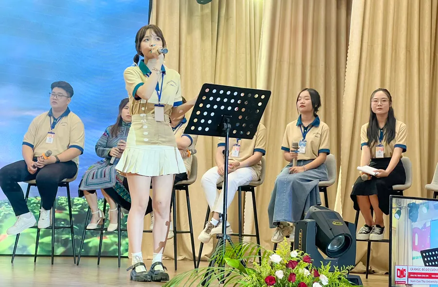 Sinh viên Cần Thơ tổ chức đêm nhạc gây quỹ cho trẻ mồ côi.
