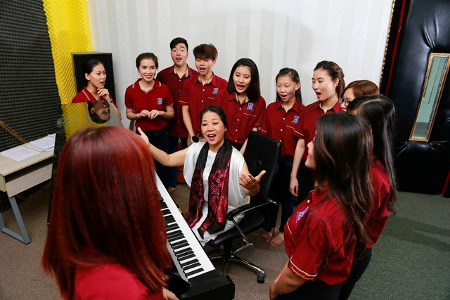 Sinh viên Khoa thanh nhạc Trường ĐH Nguyễn Tất Thành
