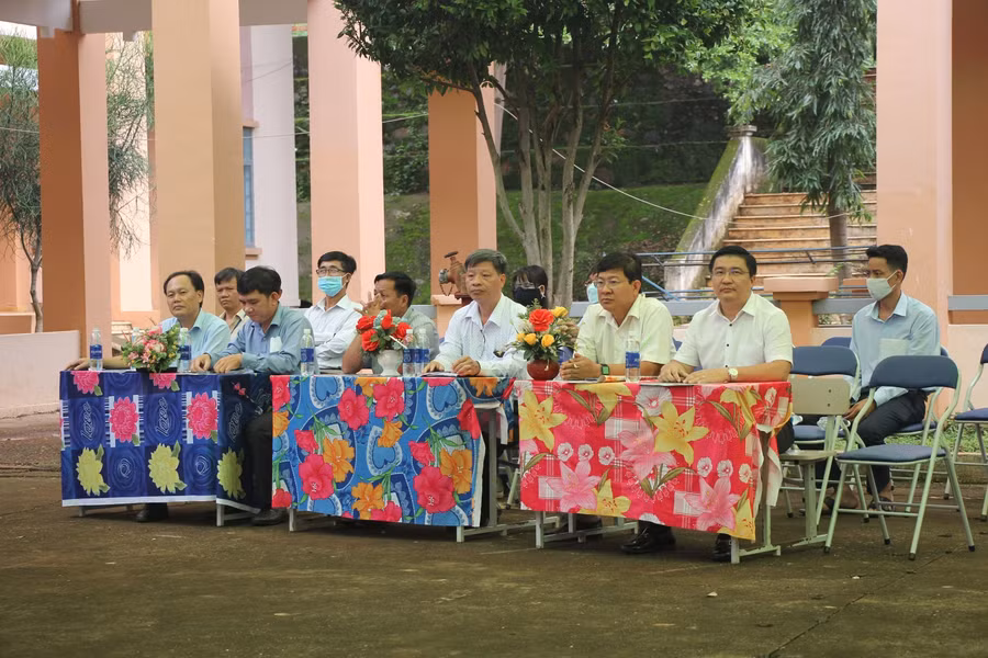 Các đại biểu tham dự Chương trình Tiếp sức đến trường.