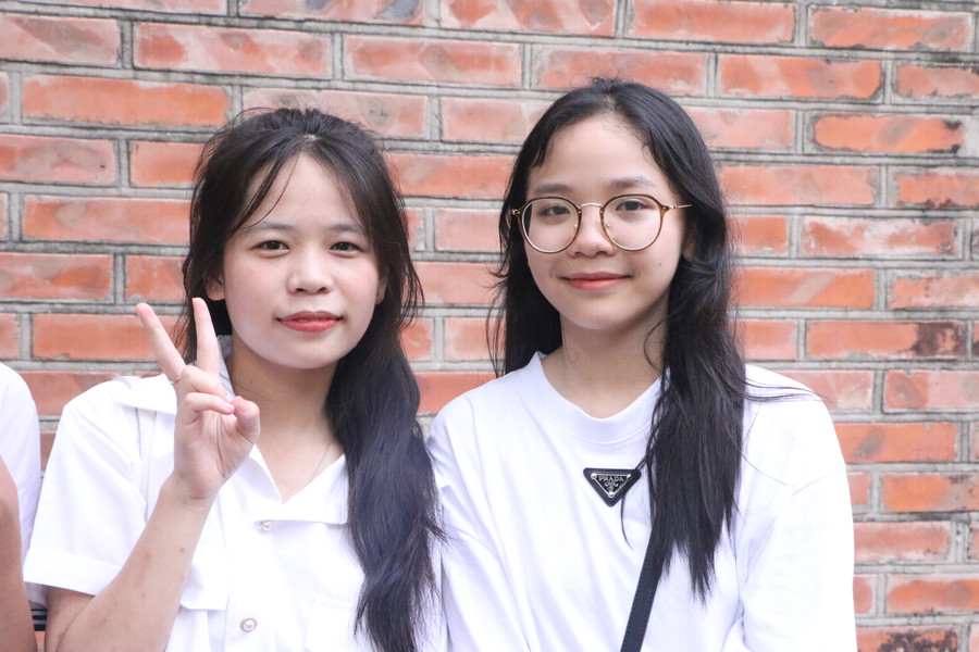 Lê Yến Nhi đến từ Trường THCS Thọ Xuân, huyện Đan Phượng cho biết, kỳ thi năm nay có sự cạnh tranh khốc liệt nhưng vẫn dành đủ thời gian ôn luyện các môn để sẵn sàng cho kỳ thi.