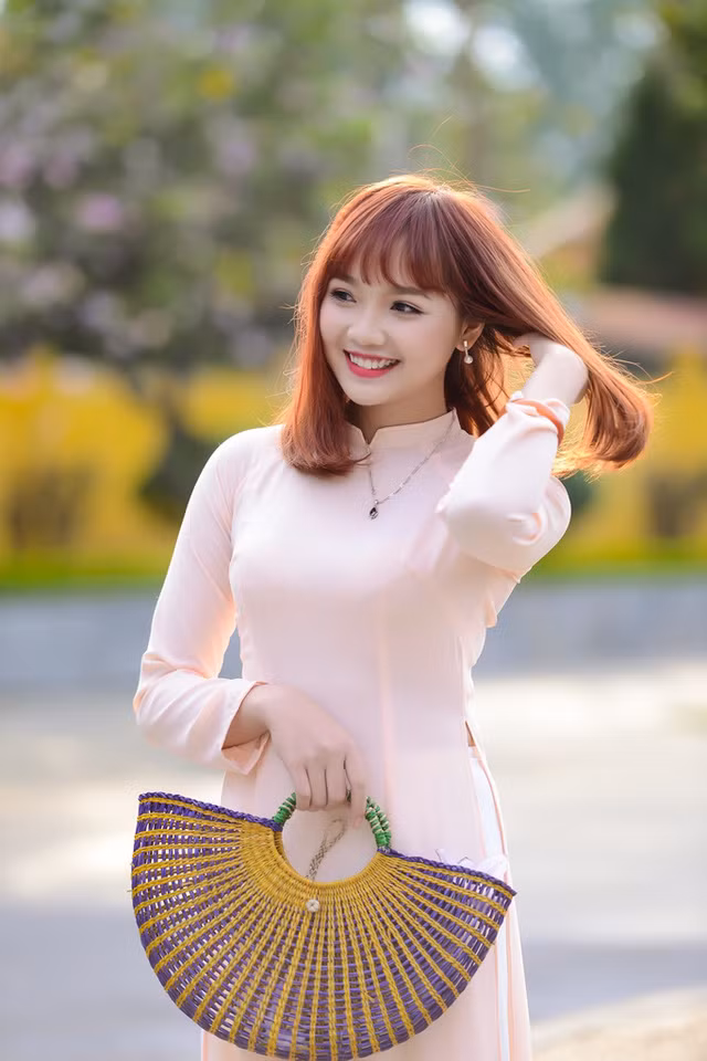 Nữ sinh Hà thành dịu dàng trong sắc hoa ban ảnh 12