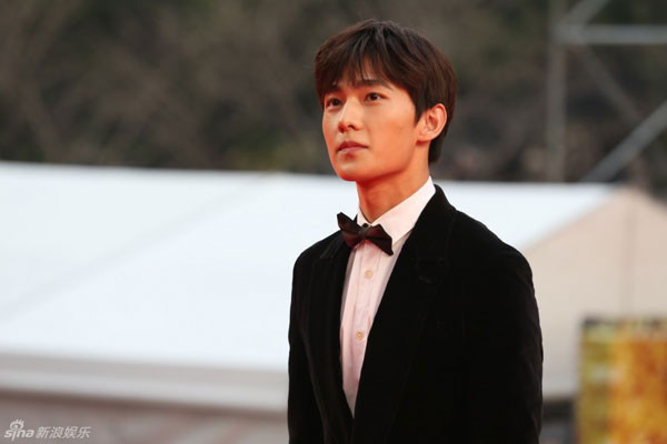 Ngôi sao đang nổi như cồn, Dương Dương. dong-khiet-gay-go-vong-mot-man-hinh-phang-8