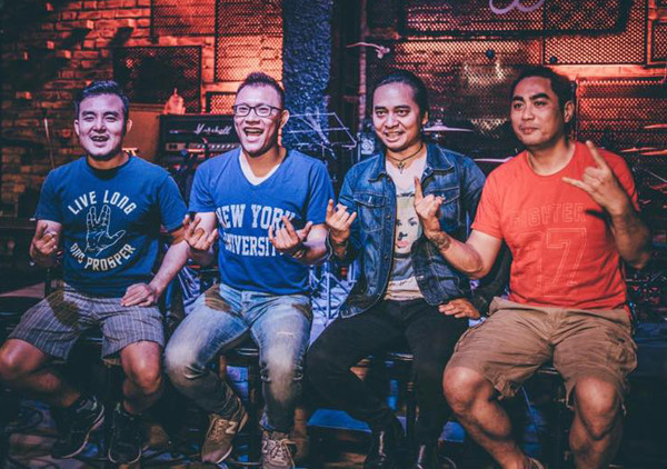 tung-duong-hat-hoa-ban-trang-ben-mo-tran-lap-6