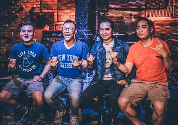 tung-duong-hat-hoa-ban-trang-ben-mo-tran-lap-6