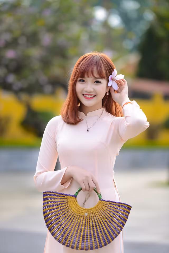 Nữ sinh Hà thành dịu dàng trong sắc hoa ban ảnh 13