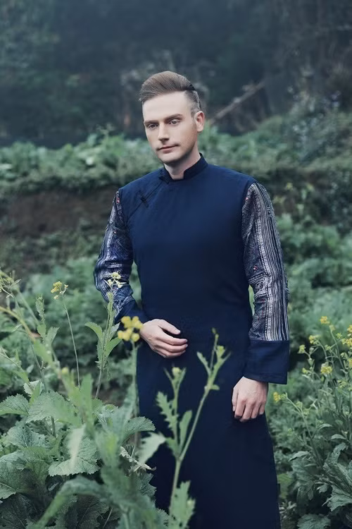 Kyo York diện áo dài giữa trời rét Sapa