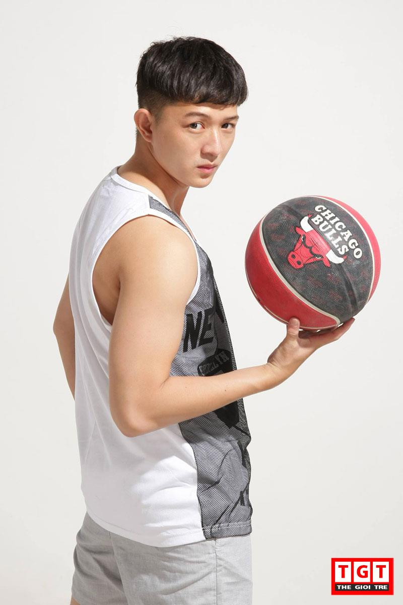 Chàng sinh viên ĐH Công nghệ TP. HCM gặp lắm “phiền toái” chỉ vì quá điển trai ảnh 2