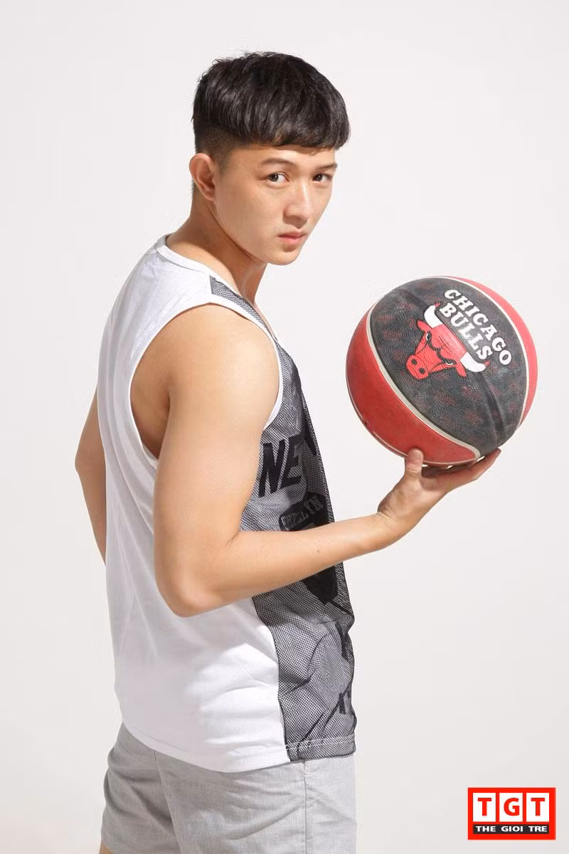 Chàng sinh viên ĐH Công nghệ TP. HCM gặp lắm “phiền toái” chỉ vì quá điển trai ảnh 2