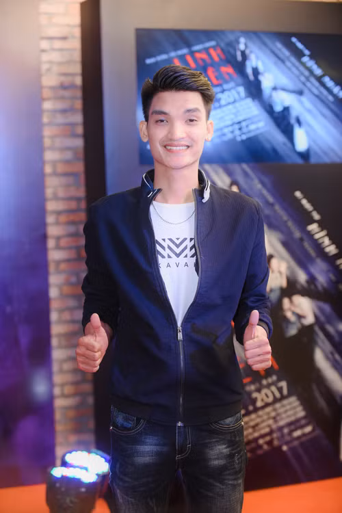 vo-chong-truong-quynh-anh-hon-nhau-giua-chon-dong-nguoi-8