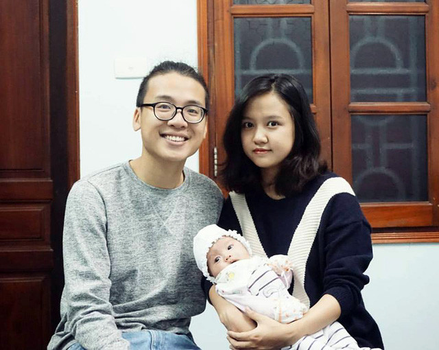 Bật mí chuyện tình bằng tuổi của tác giả “Khi hai ta về một nhà…” ảnh 10 Cặp đôi chào đón con gái đầu lòng An Vy vào tháng 1/2017 vừa qua.
