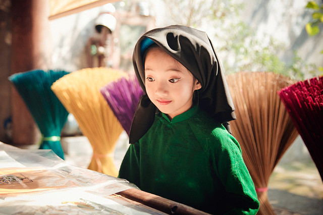 “Tiểu” Châu Tấn “chất lừ” với khăn mỏ quạ, áo dài xưa ảnh 7 Đây là lần đầu tiên Bảo Anh được chụp ảnh với ý tưởng này.