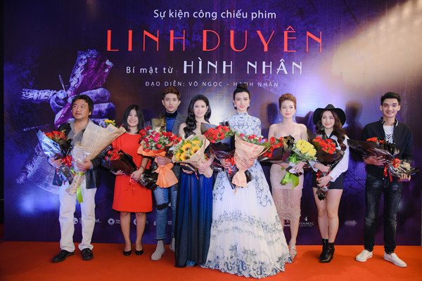 vo-chong-truong-quynh-anh-hon-nhau-giua-chon-dong-nguoi-11