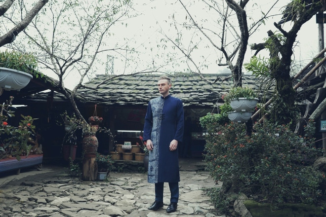 Kyo York diện áo dài giữa trời rét Sapa ảnh 4 Kyo York diện áo dài giữa trời rét Sapa