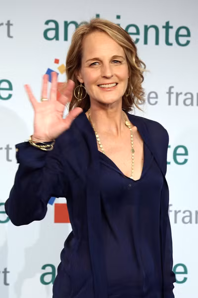  Ngôi sao điện ảnh Helen Hunt sinh con gái Makena Lei Gordon Carnahan khi cô 40. Nữ diễn viên nổi tiếng này thừa nhận, mang thai muộn là vô cùng khó khăn và vất vả 