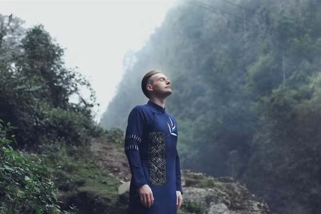 Kyo York diện áo dài giữa trời rét Sapa
