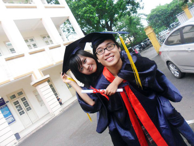 Bật mí chuyện tình bằng tuổi của tác giả “Khi hai ta về một nhà…” ảnh 1 Võ Việt Phương và Biện Thúy Linh gặp nhau và yêu khi là những sinh viên năm cuối của trường ĐH Hà Nội.